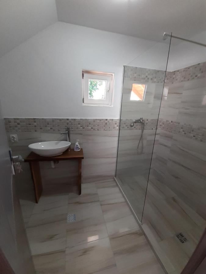 Casa Pandrea Guest House คือร์ตีโชอารา ภายนอก รูปภาพ