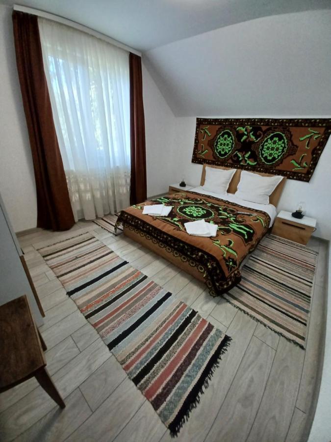 Casa Pandrea Guest House คือร์ตีโชอารา ภายนอก รูปภาพ
