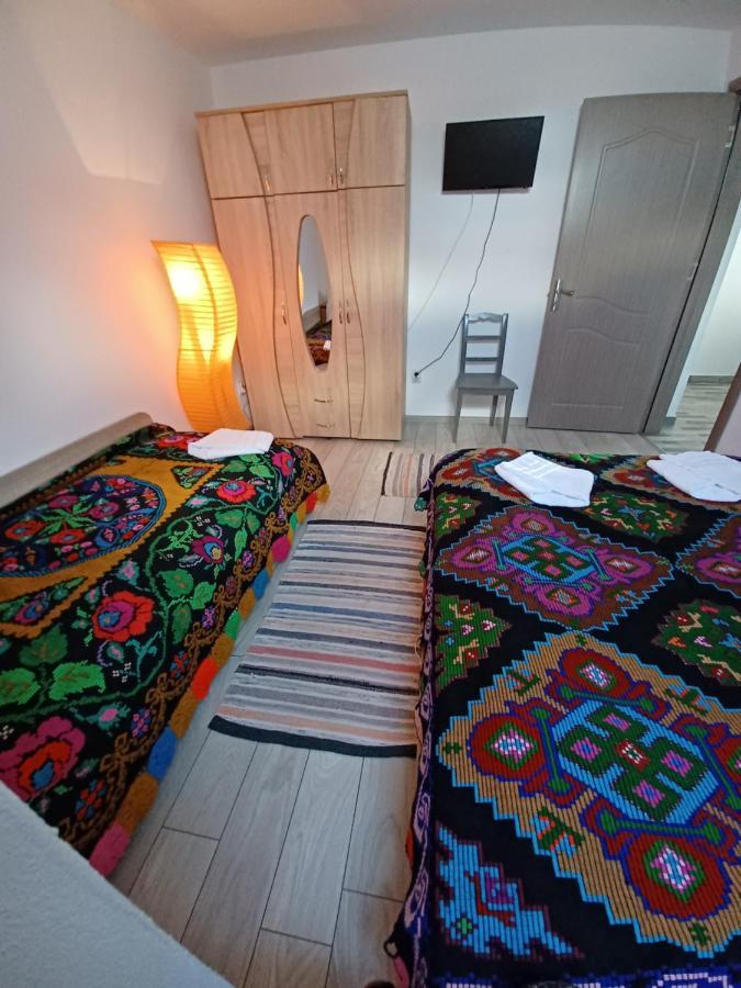 Casa Pandrea Guest House คือร์ตีโชอารา ภายนอก รูปภาพ